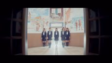 欅坂46・青空とMARRY『割れたスマホ』MVの1シーン