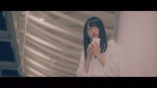 欅坂46・青空とMARRY『割れたスマホ』MVの菅井友香