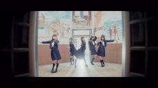 欅坂46・青空とMARRY『割れたスマホ』MVのダンスシーン