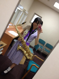 「テナ夫」と２ショットの井上小百合