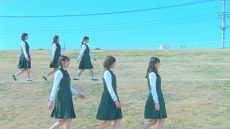 欅坂46『W-KEYAKIZAKAの詩』MVの1シーン