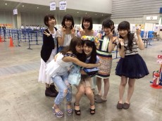 前列右が若月佑美